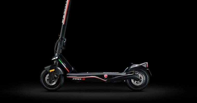 ducati-представляет-еще-один-электрический-скутер,-который-по-прежнему-заявляет,-что-может-производить-электрические-мотоциклы-со-скоростью-150-миль-в-час
